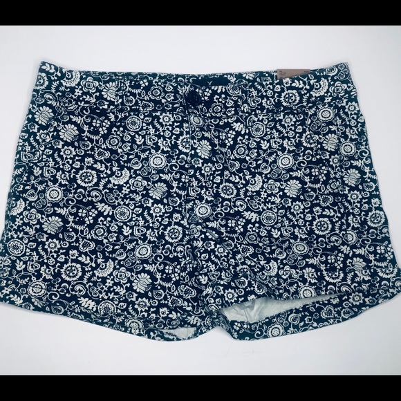 American Eagle Shorts Midi Low Rise Floral NWT - Picture 3 of 8